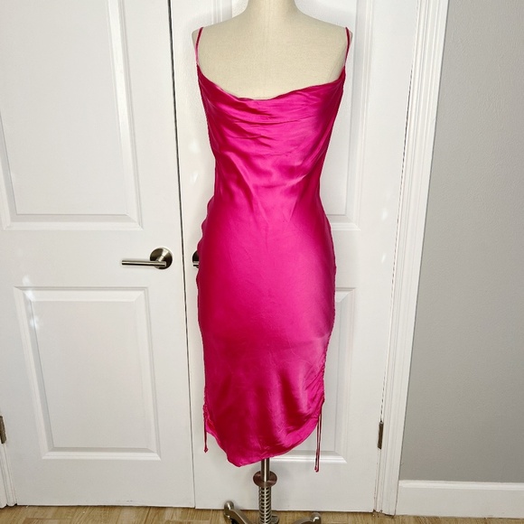 NEW Aritzia Wilfred Only Ruched Slip Dress Size S Electric Fuchsia satin NWT - Picture 3 of 14